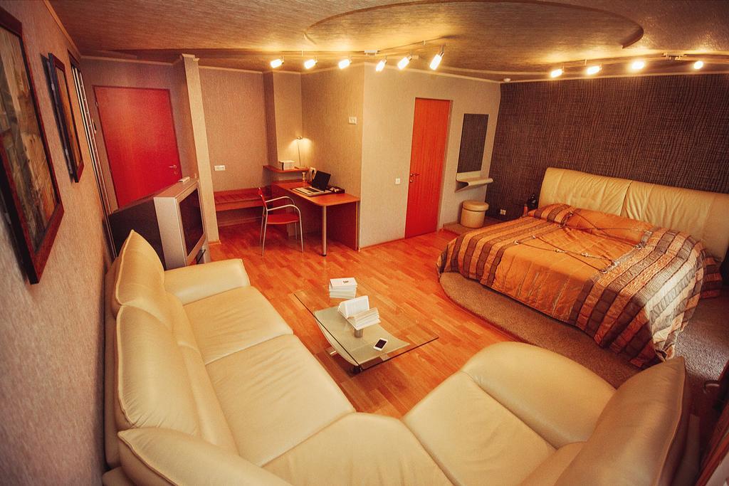 Druzhba hotel and restaurant Kharkiv Bagian luar foto