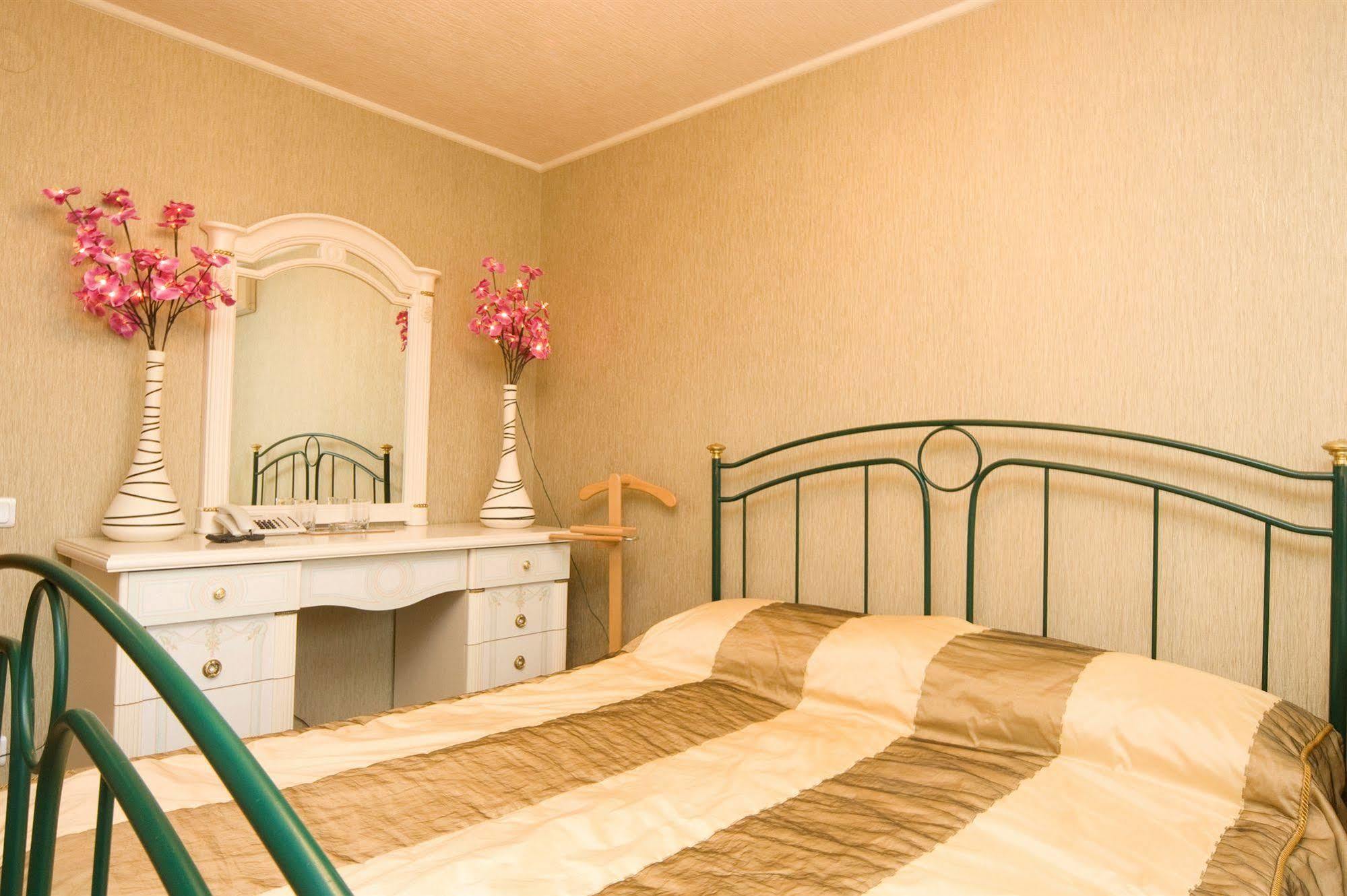 Druzhba hotel and restaurant Kharkiv Ruang foto