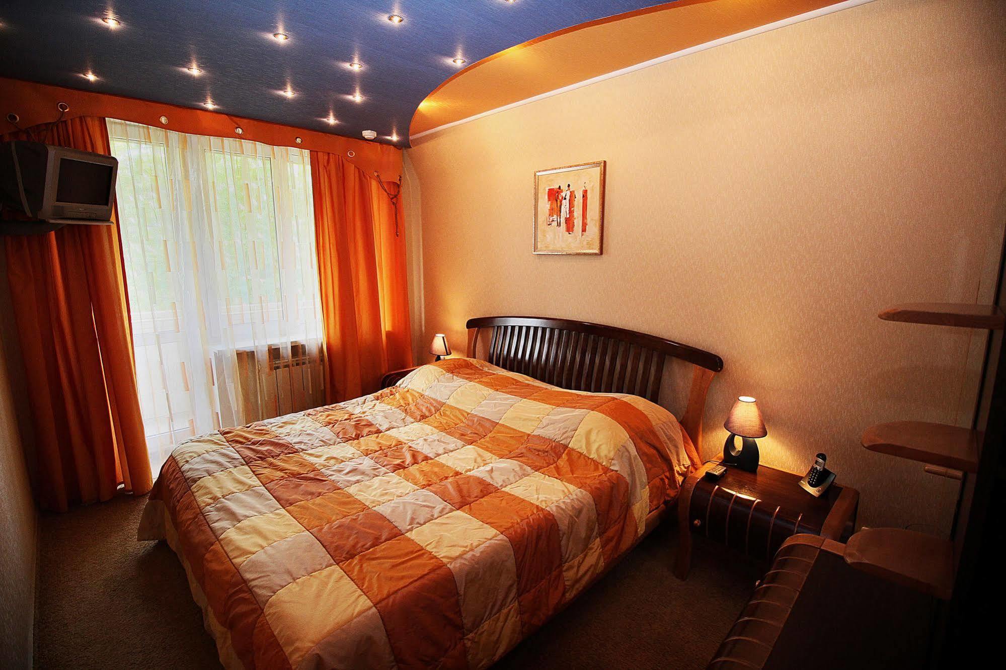 Druzhba hotel and restaurant Kharkiv Bagian luar foto
