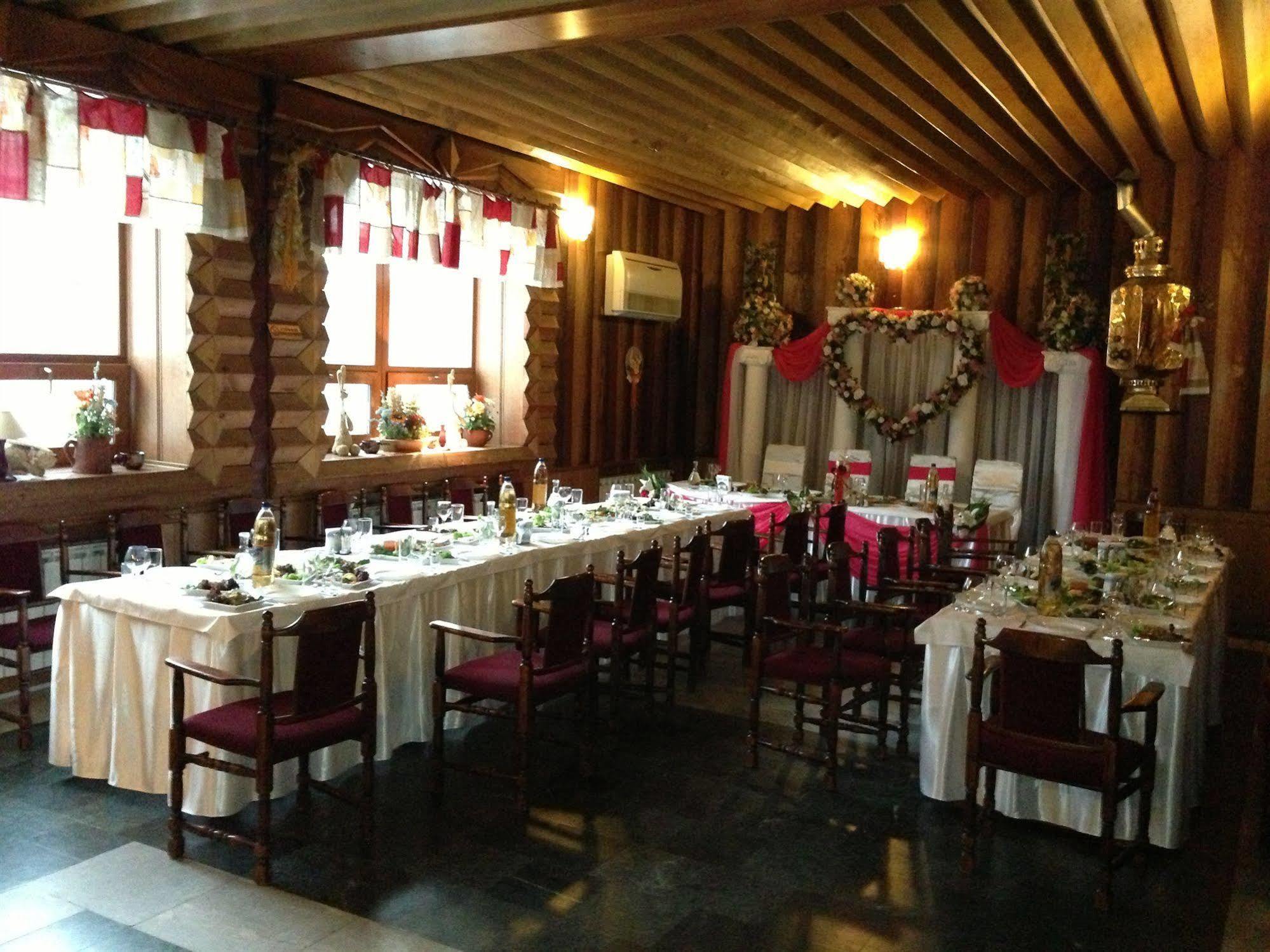 Druzhba hotel and restaurant Kharkiv Bagian luar foto