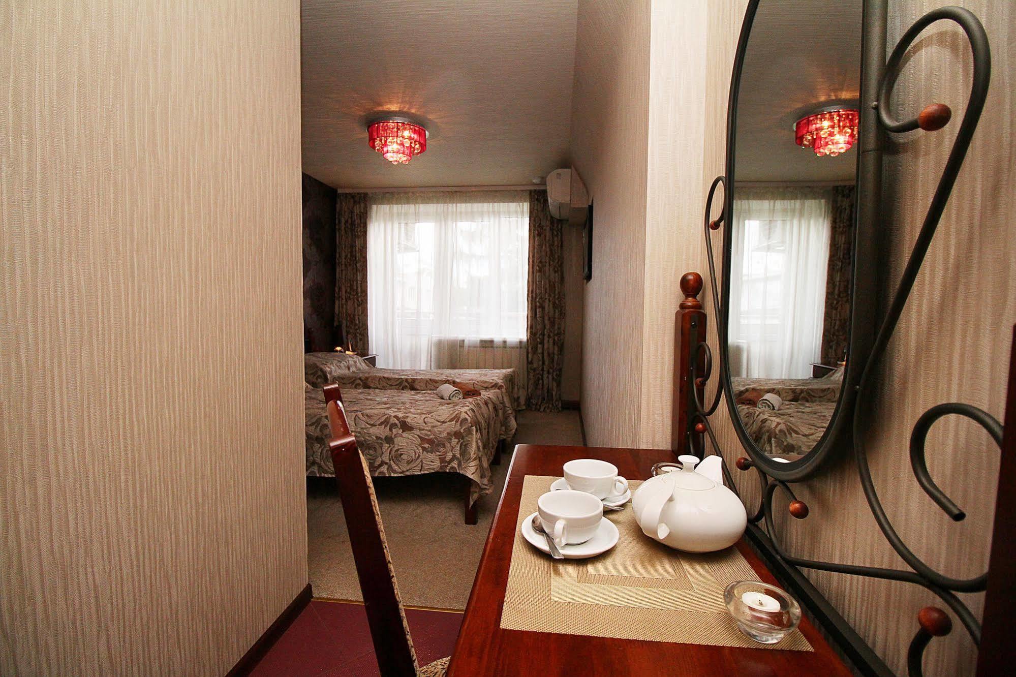 Druzhba hotel and restaurant Kharkiv Bagian luar foto